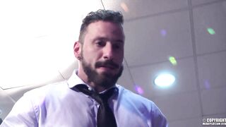 DILF (Antonio Miracle, Robbie Rojo)