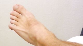 Built with a big dick, he shoots a moaning load